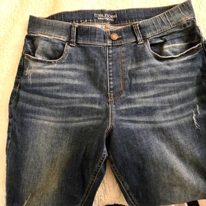 Womens 16 Maurices jeans